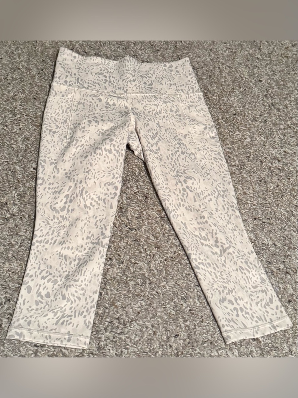 Athleta Salutation Stash Pocket II Cheetah Print White Capri Leggings